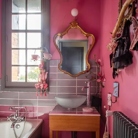 Le Manoir Shagall Bed and Breakfast